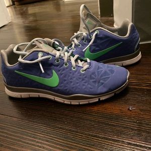 Size 8.5 Nike sneakers only worn a few times